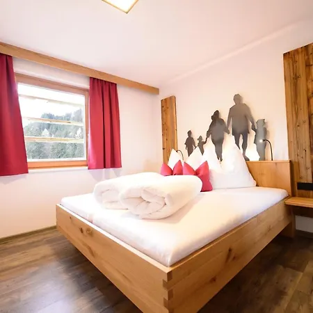 Szálloda Almfamilyhotel Scherer Obertilliach